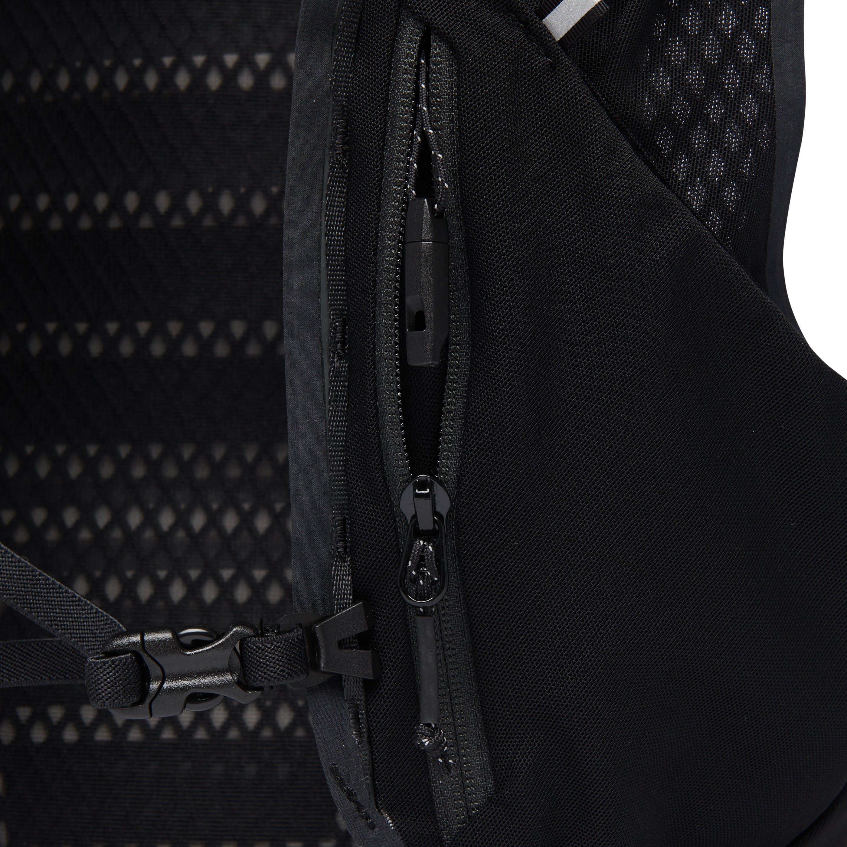 Distance 15 Backpack - Past Season